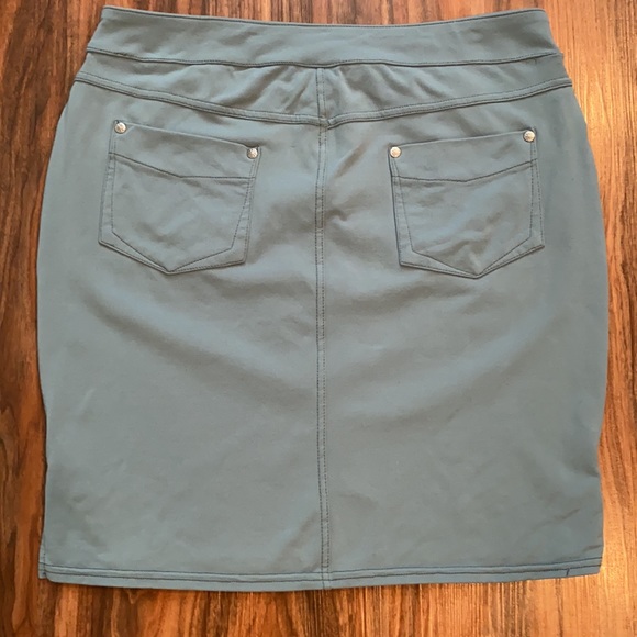 Teal Athleta Pull On Skirt - Picture 4 of 8